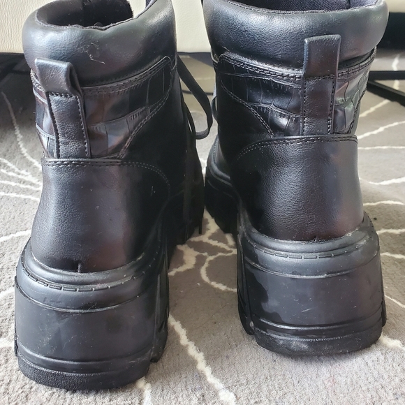 Stradivarius black boots - almost new - Picture 5 of 6